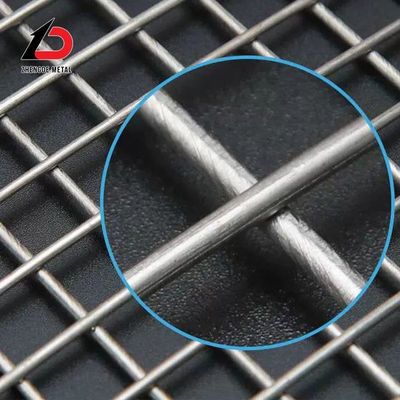 PVC dilapisi logam Las Mesh kuat karat tahan Wire Mesh Rolls Ideal untuk solusi pagar pertanian dan taman